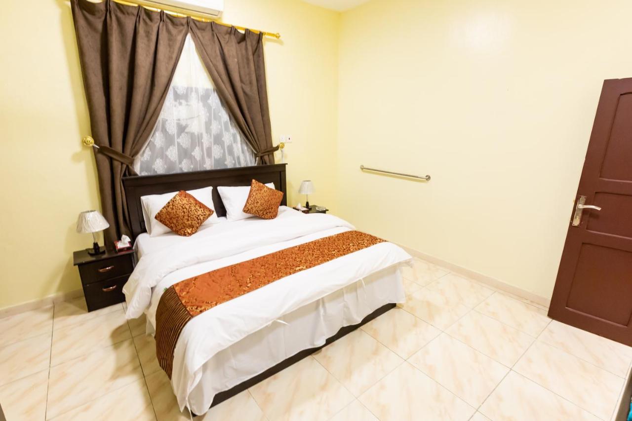Al Eairy Furnished Apartments - Al Bahah 4 Экстерьер фото