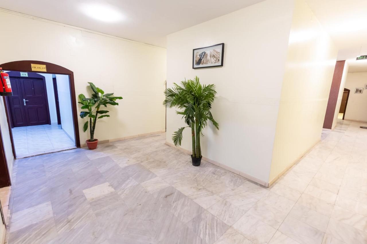 Al Eairy Furnished Apartments - Al Bahah 4 Экстерьер фото